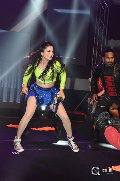 Sunny-Leone-at-Rogue-Movie-Audio-Launch